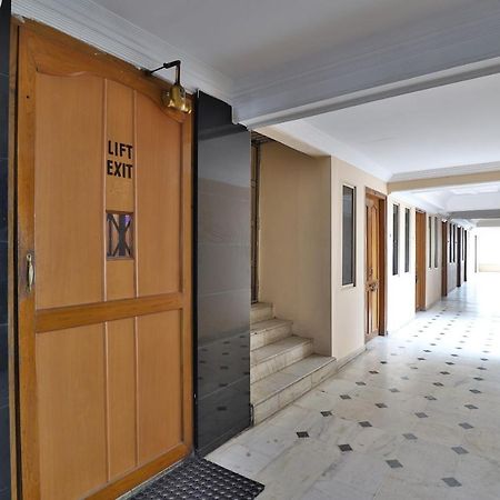 Spot On Hotel Decent อานันด์ ภายนอก รูปภาพ
