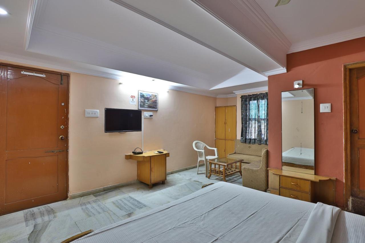 Spot On Hotel Decent อานันด์ ภายนอก รูปภาพ