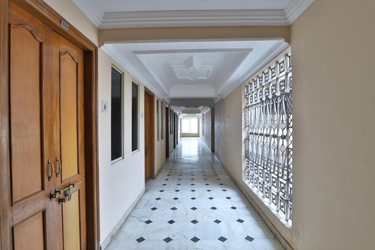 Spot On Hotel Decent อานันด์ ภายนอก รูปภาพ