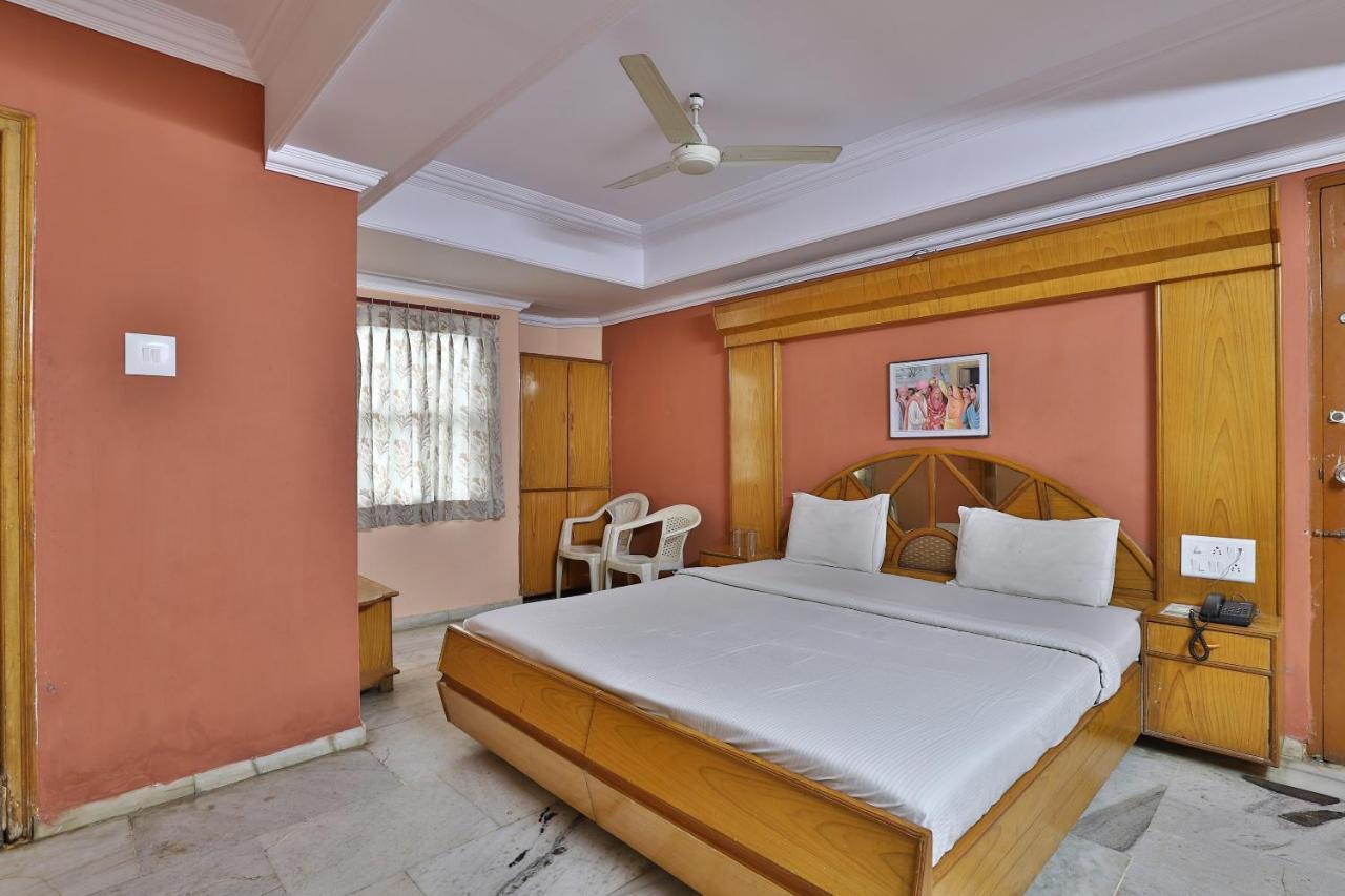 Spot On Hotel Decent อานันด์ ภายนอก รูปภาพ