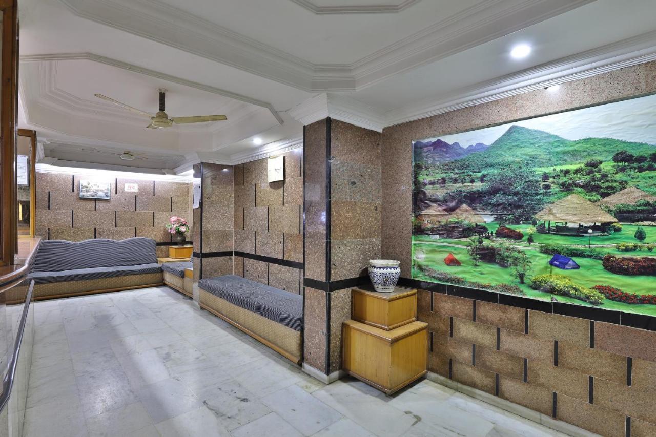 Spot On Hotel Decent อานันด์ ภายนอก รูปภาพ