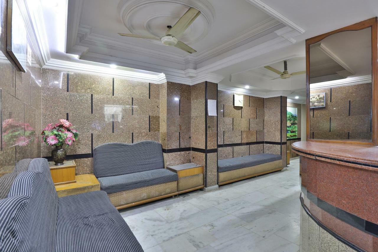 Spot On Hotel Decent อานันด์ ภายนอก รูปภาพ