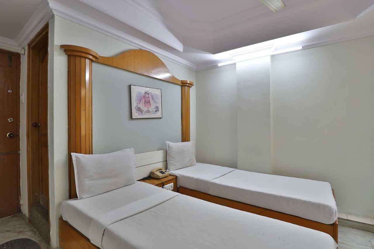 Spot On Hotel Decent อานันด์ ภายนอก รูปภาพ