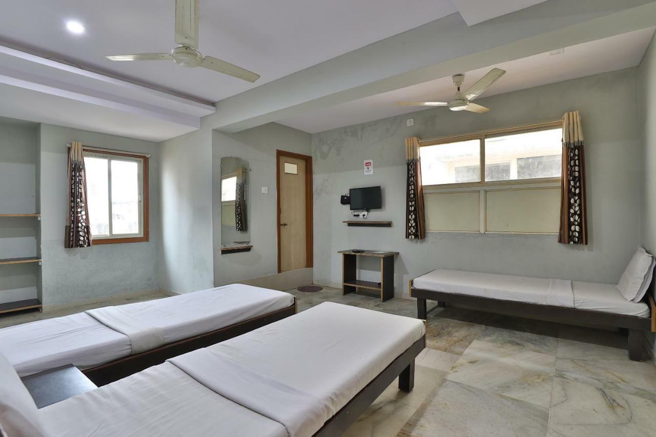Spot On Hotel Decent อานันด์ ภายนอก รูปภาพ