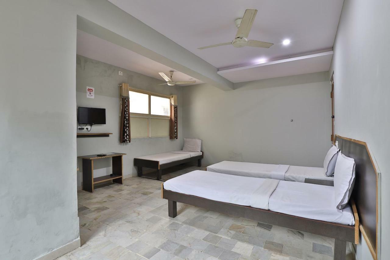 Spot On Hotel Decent อานันด์ ภายนอก รูปภาพ