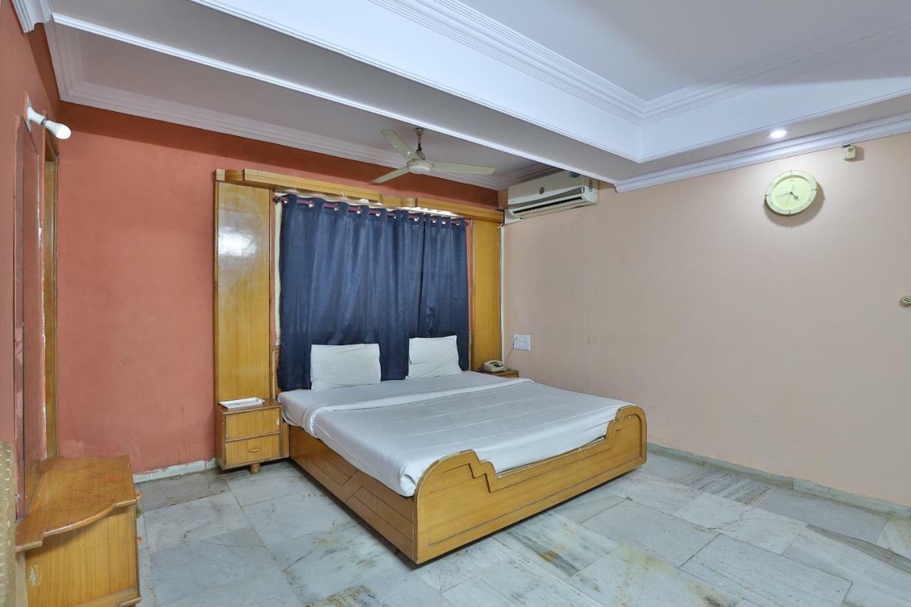 Spot On Hotel Decent อานันด์ ภายนอก รูปภาพ