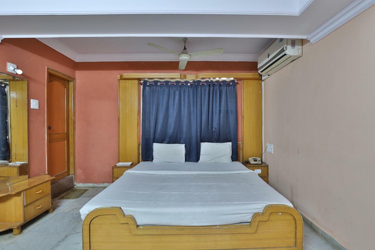 Spot On Hotel Decent อานันด์ ภายนอก รูปภาพ